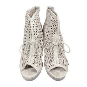 Dollhouse Beige Heels | Size 7